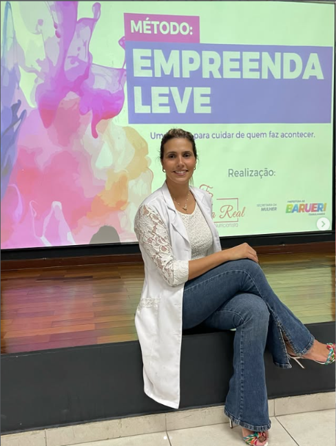 Fernanda Real apresentando o projeto Empreenda Leve