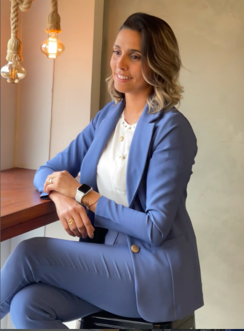 Fernanda Real em seu espaço de atendimento